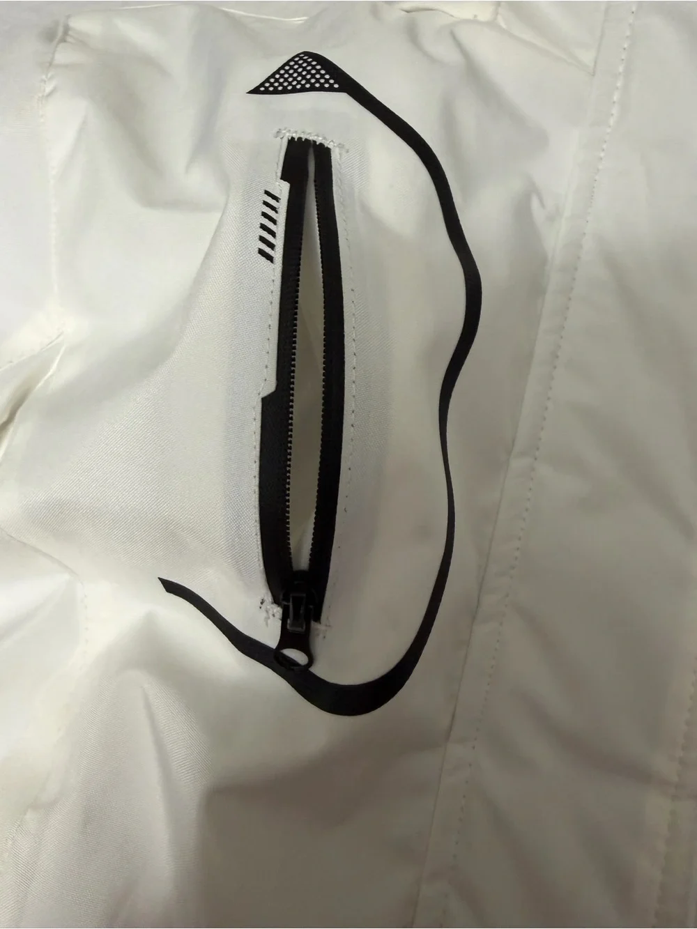 Skieer girls waterproof ski winter jacket white and black size 8